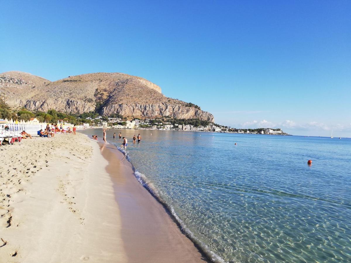 Charming Apartment In Mondello Palermo Dış mekan fotoğraf