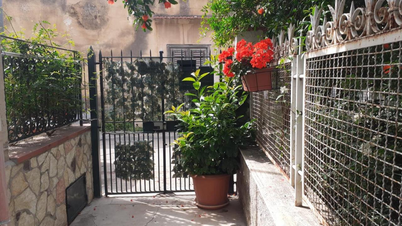 Charming Apartment In Mondello Palermo Dış mekan fotoğraf